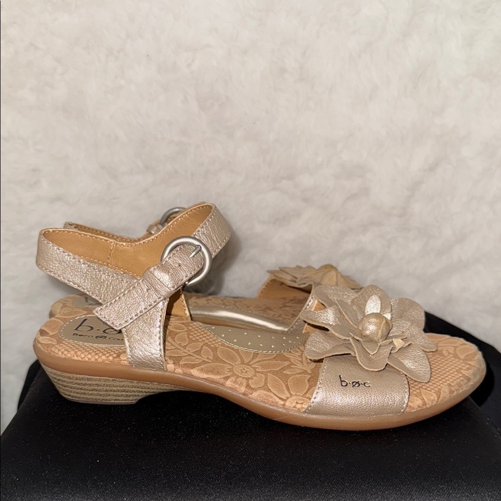 ⬇️b.o.c. Champagne Sandals with Floral Embellishments - Picture 5 of 9
